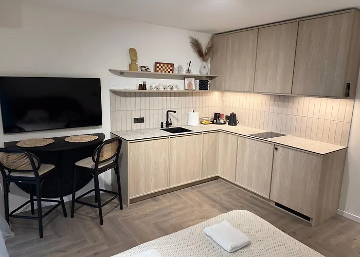 Kunigiskes Olaga Hill Garden Apartman *